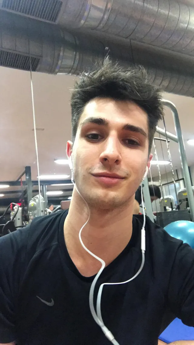 on lockdown till mid April 🥺 who's down for a chat bros?