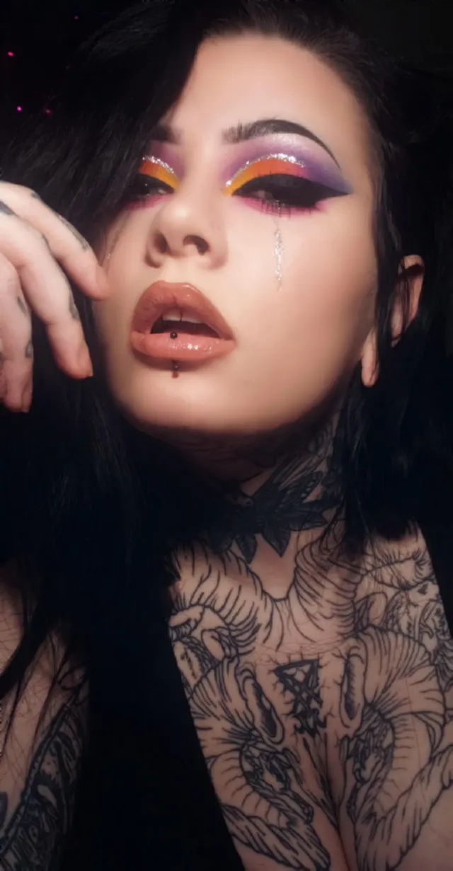 Would u kiss me? Yes or no