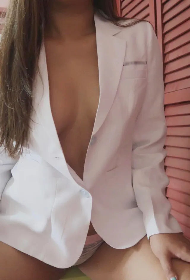 I only wear scrubs inside the OR and right now I’m just in my room wearing my coat, thinking if I could sit on your face 👄