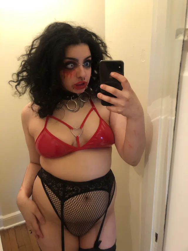 First post here😈🖤be nice!