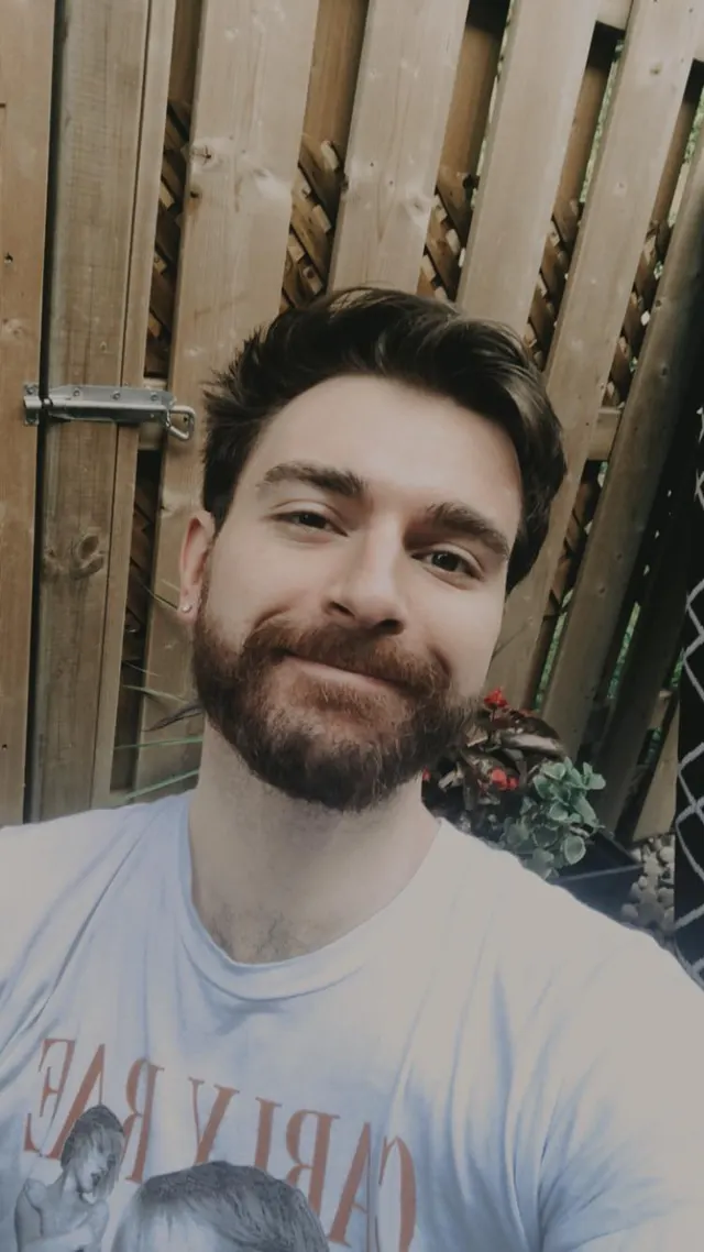 Just finally came out on Facebook (to a friends list full of potentially very unaccepting people) and now this boy is feeling brand new 💕🏳️‍🌈