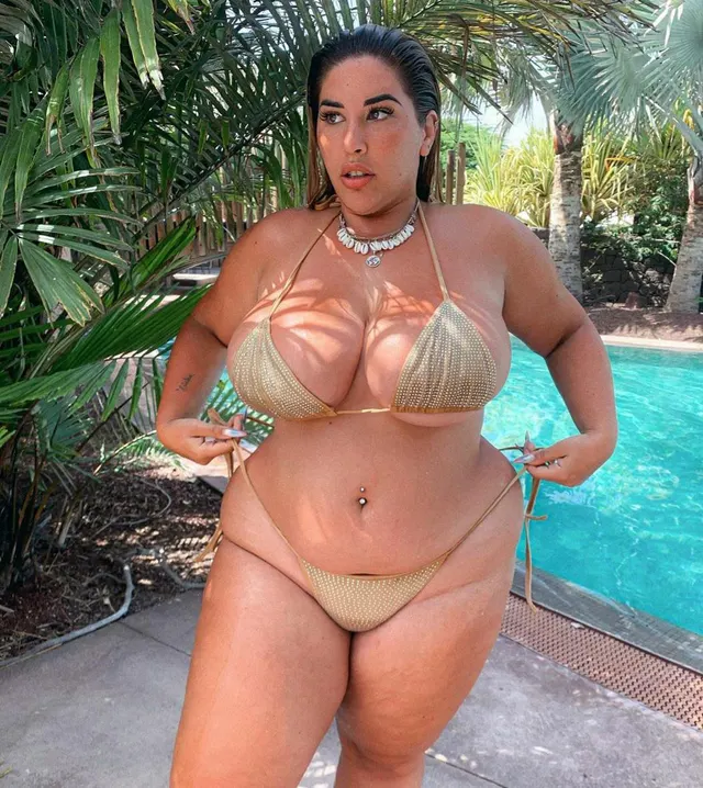 Natalia Lozano via her IG Insane curvea