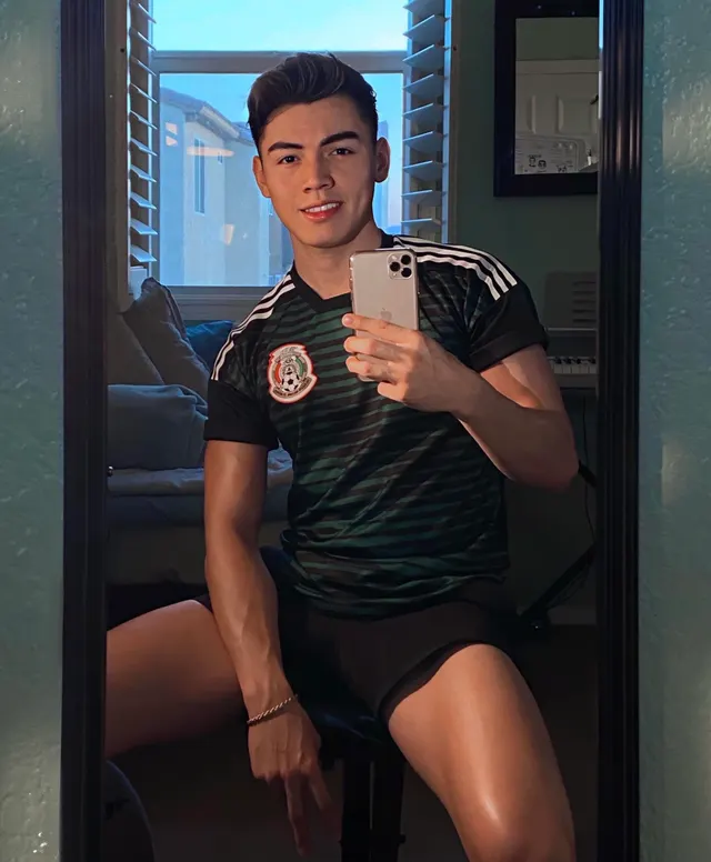 Happy Saturday Bros!! 😁🥳