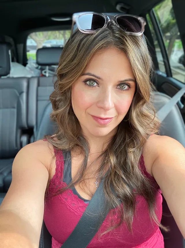 I’m driving’ in my car. I turn on the radio... 🎼