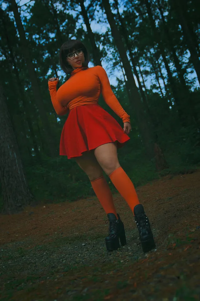 I've always had a Bias to Velma than Daphne. <3