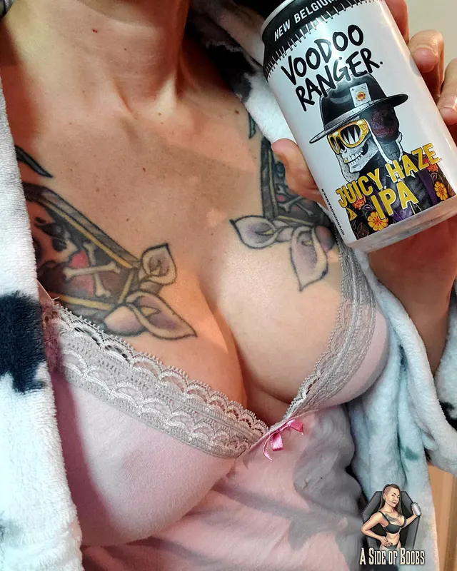 Some juicy haze IPA in my comfies 😋