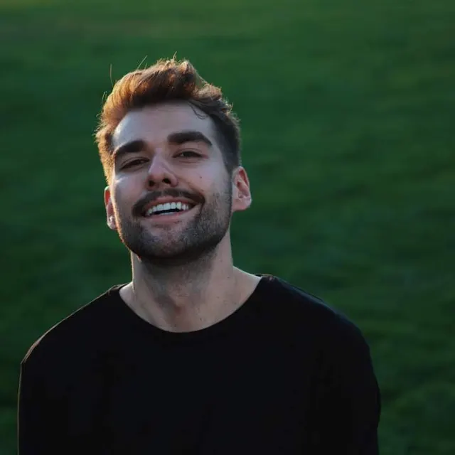 I don't wanna seem self obsessed, but my close friend took this photo of me and I really like how I look. Used to weigh almost 300 lbs and it feels really good to look at my photos and feel confident.