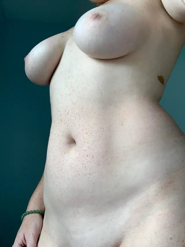 I thought you guys might appreciate an up close look at my freckled tummy