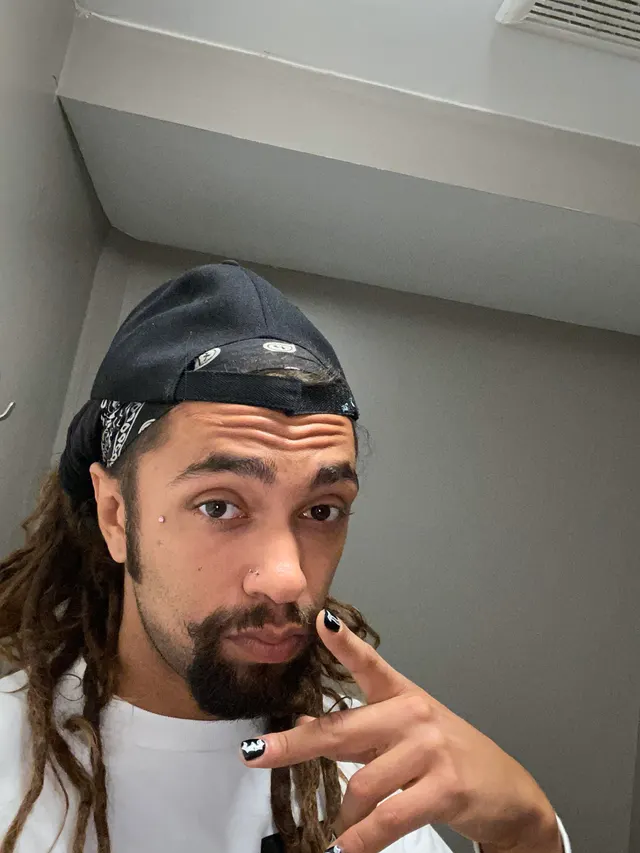 I feel like we only see the clean cut suit and tie Daddies on here. Nothing wrong with that but anyone a fan of the more alternative DaddyDom look?