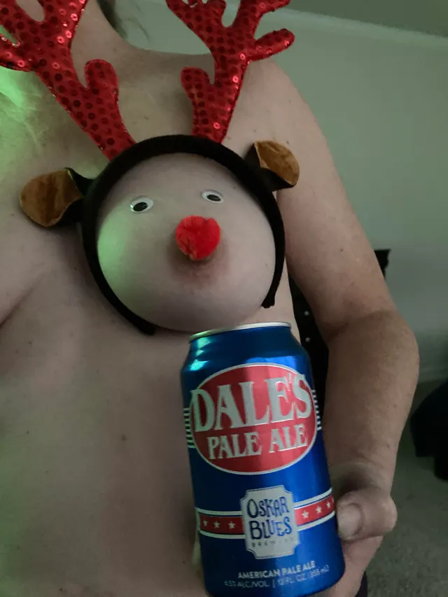 They wouldn’t let Rudolph play so he just started drinking beer🎅🏻🎅🏻