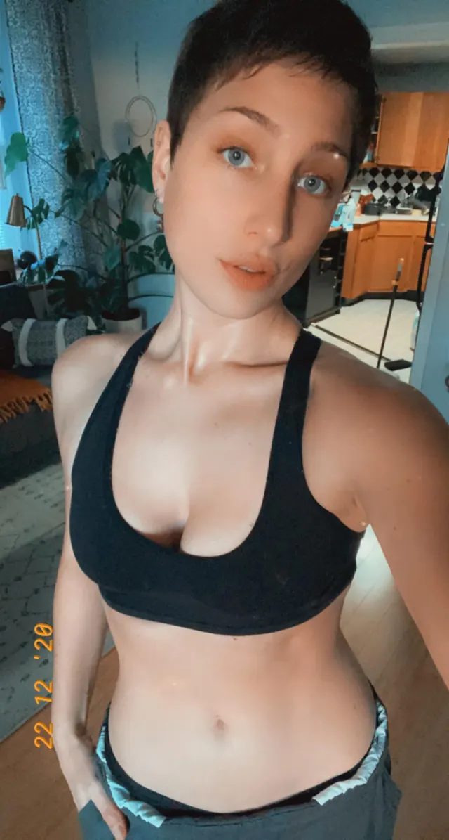 someone come lick my stomach 😛