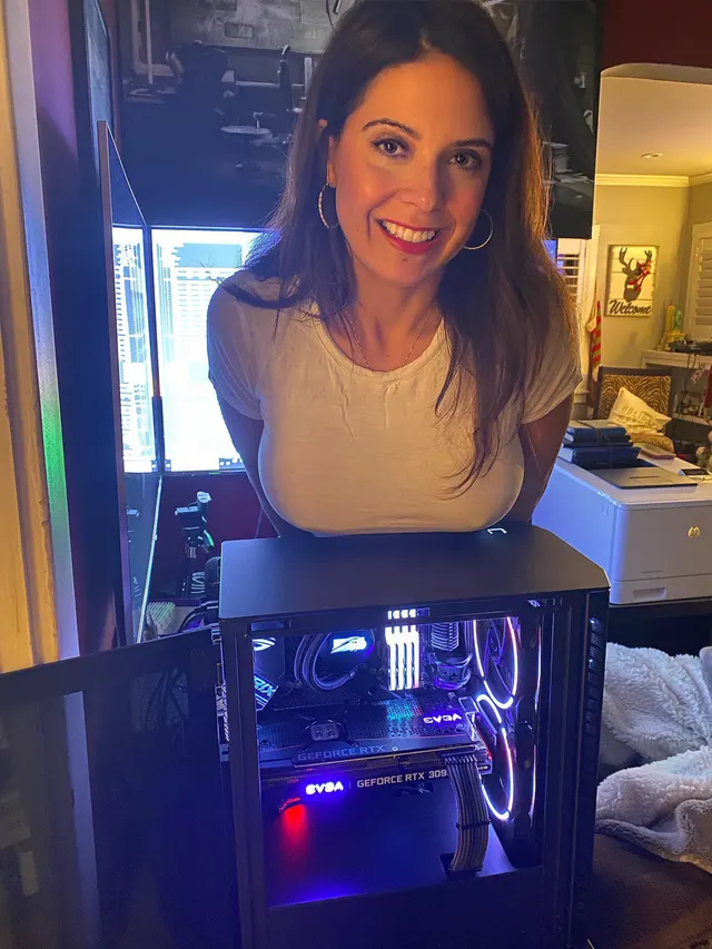 Merry Xmas to me. Ya, that’s an RTX3090 inside & and a 80085 on top [F]