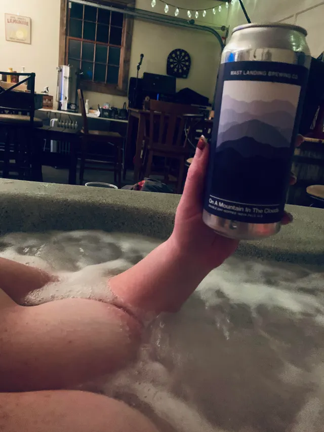 Tonight’s hot tub beers were brought to you by New England. Sorry, I’m drunk 🥴