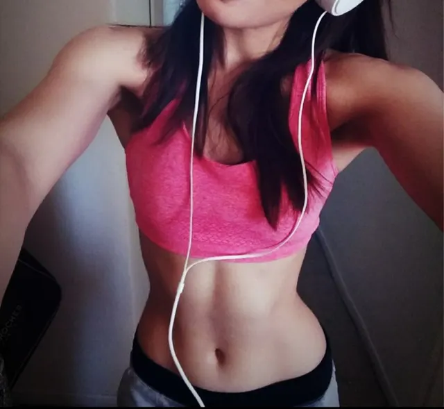 Take a good look of my pink sports bra ;) (oc) Ignore my poor flat chest plz. 😂
