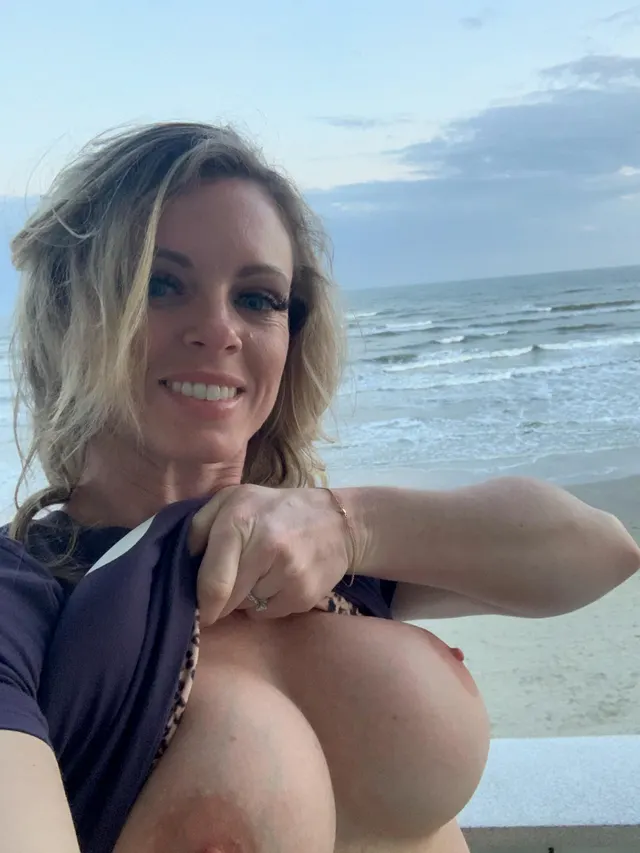 Who likes beach titties?