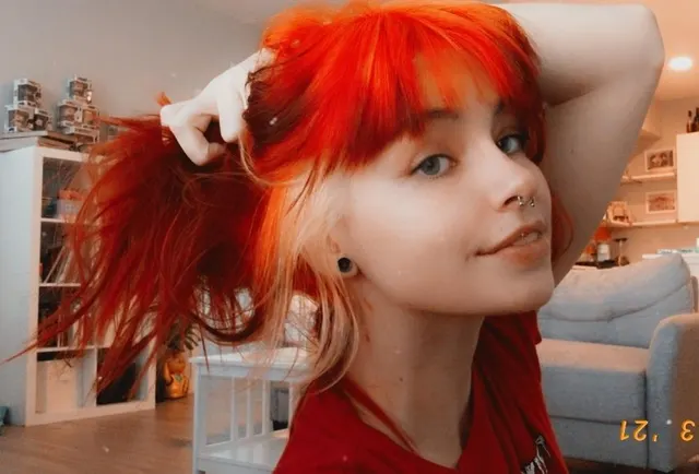 No advertisement here 👉🏻👈🏻 just my new hair hewwo (sel[f])