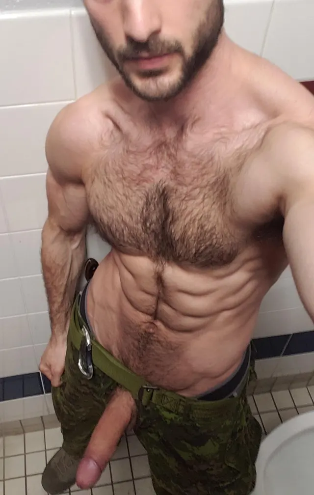 Do you like men in uniforms ? 💪🍆
