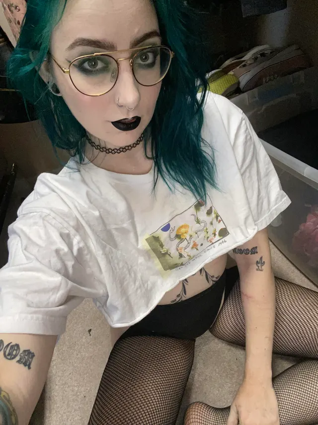 Going live right now! Come and check me out. Link in comments!