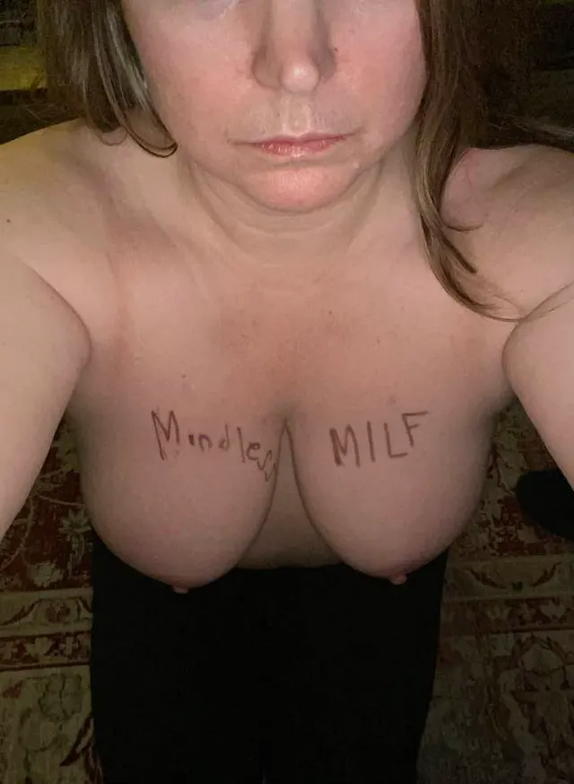 [OC] That MILF next door would show you her tits if hypnotized, wouldn't she?