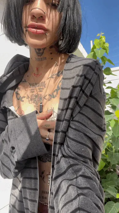 catching a little sun feeling cute it’s good <3.