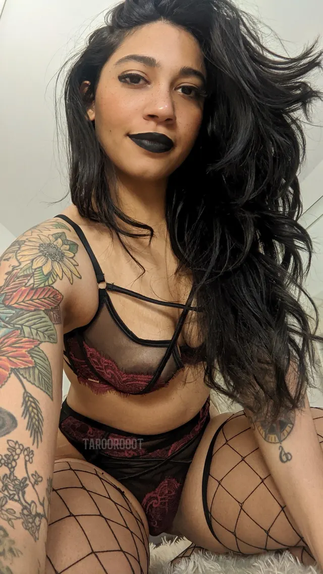 GWM Queen June 2022: /u/TarooRooot!! Our 1st Ebony Stoner Queen!!! 🤘🏾👸🏽