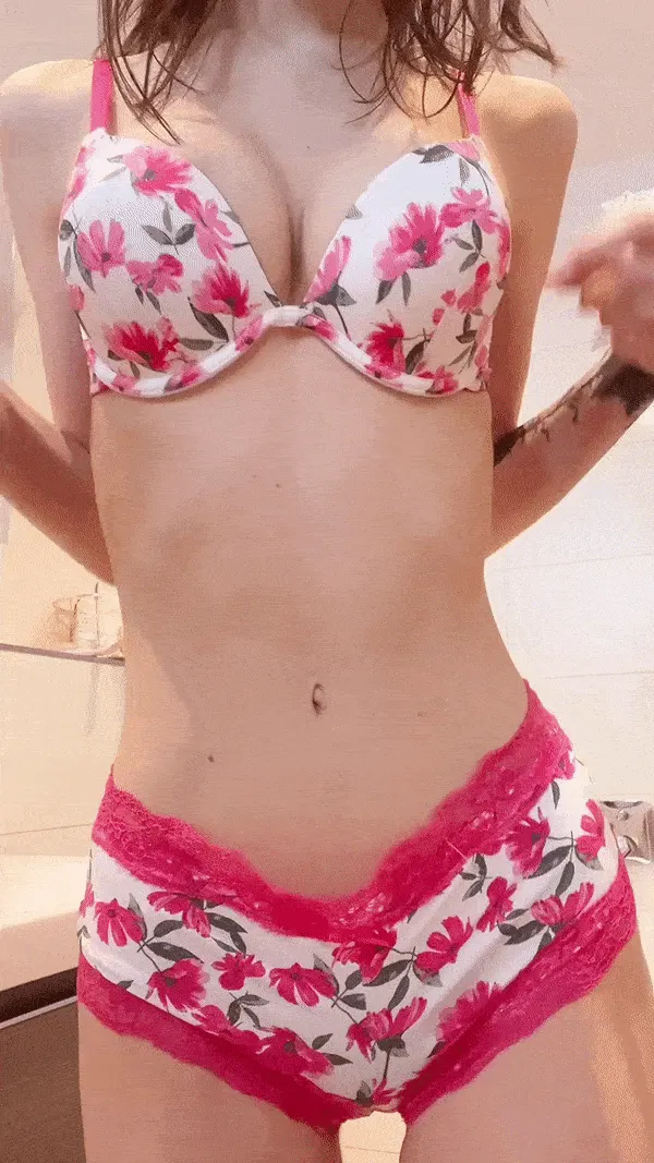 [f]ound this lingerie, it makes my boobs look huge ^-^