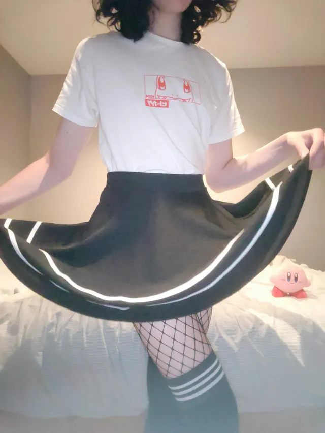 lil skirt lift :3 (and Kirby!!)