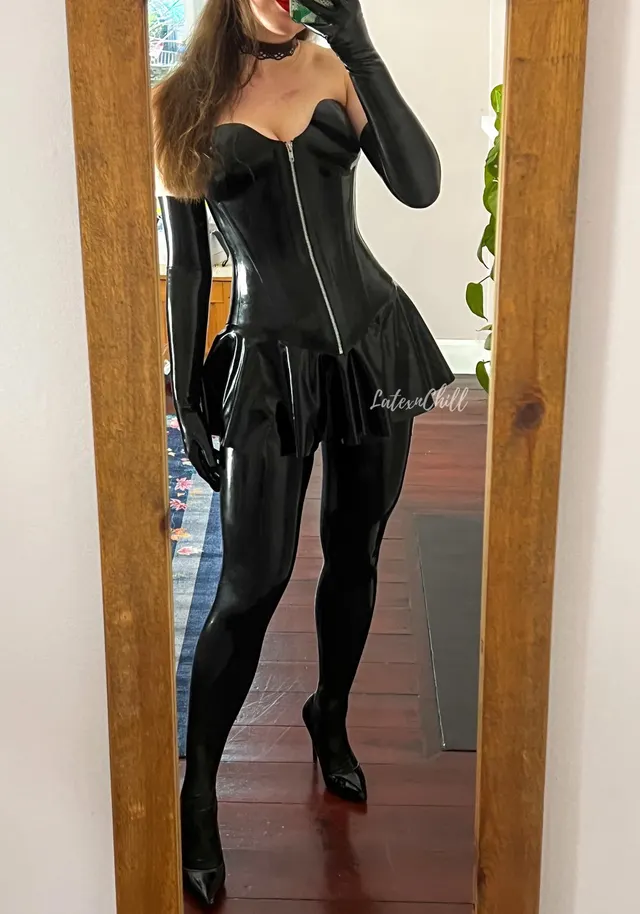 What do you prefer - underbust or overbust corsets?