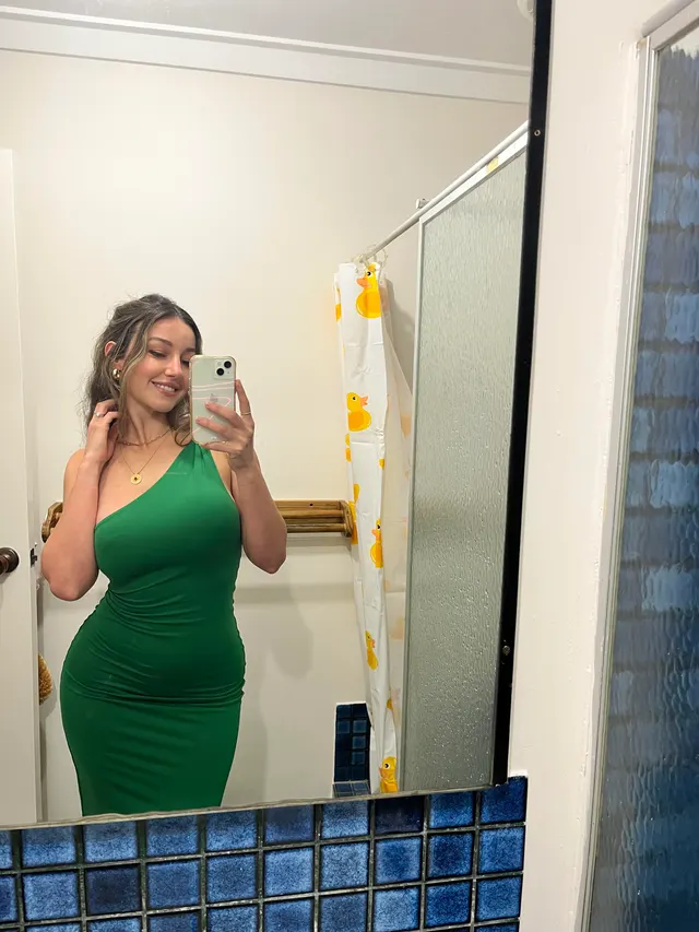 Last night’s outfit. No regrets 💕💚