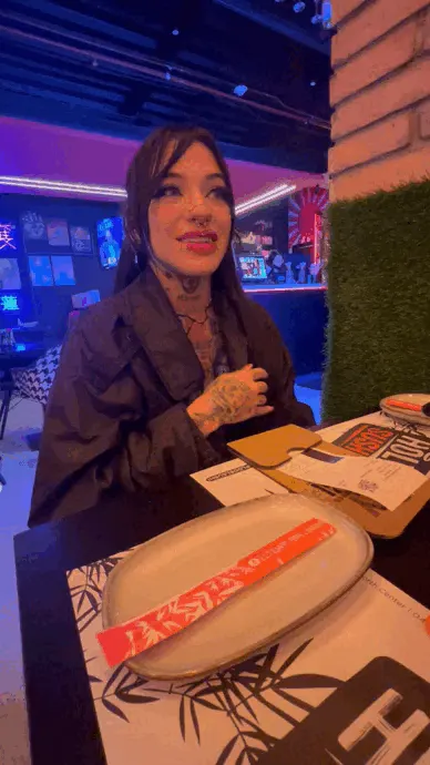 i <3 flashing in public