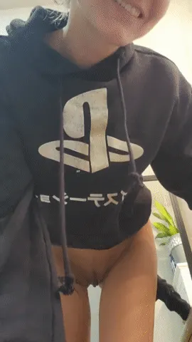 Don't hate me bc I'm a Playstation girl [F] 🖤