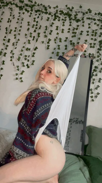 It’s sweater szn, wedgie edition