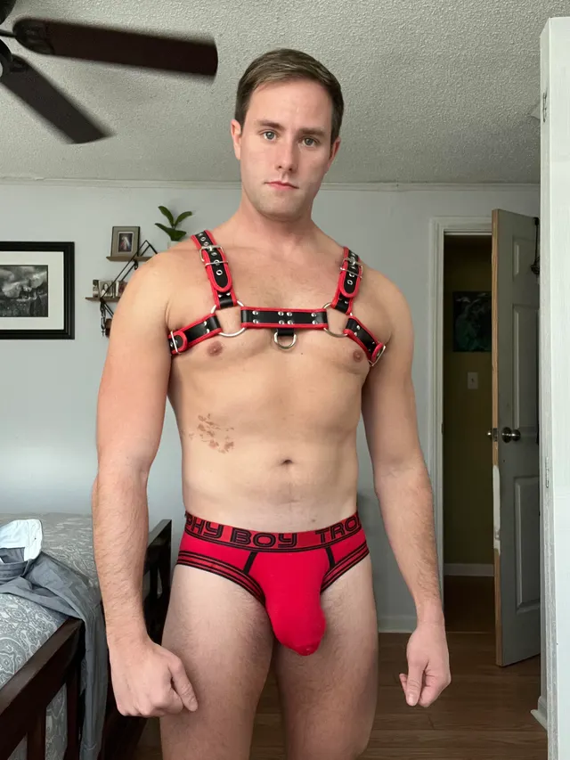 Would love for a guy to abuse my bulge 🥵