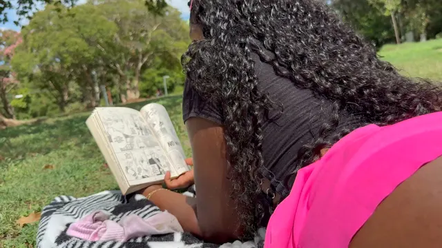 I love to be plugged while I'm reading