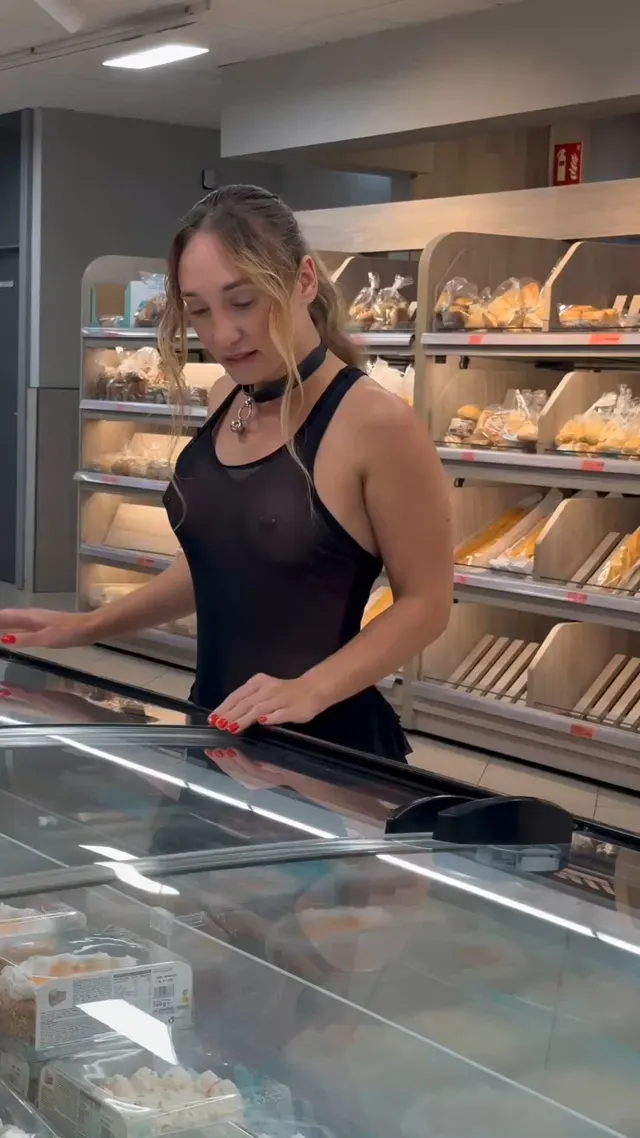 It’s my cameraman’s birthday, so I picked his cake in a dress that hides nothing