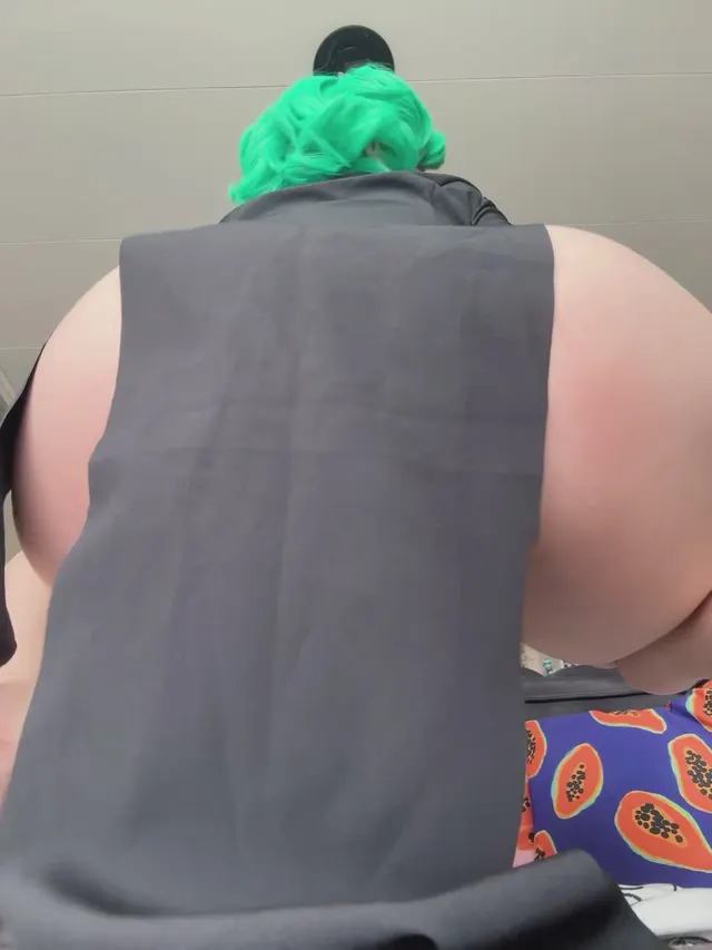 My ass needs to be eaten from behind [F]