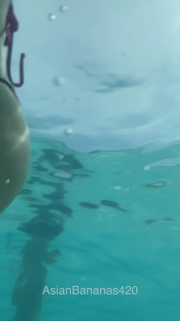 People at the pool had no idea 😏