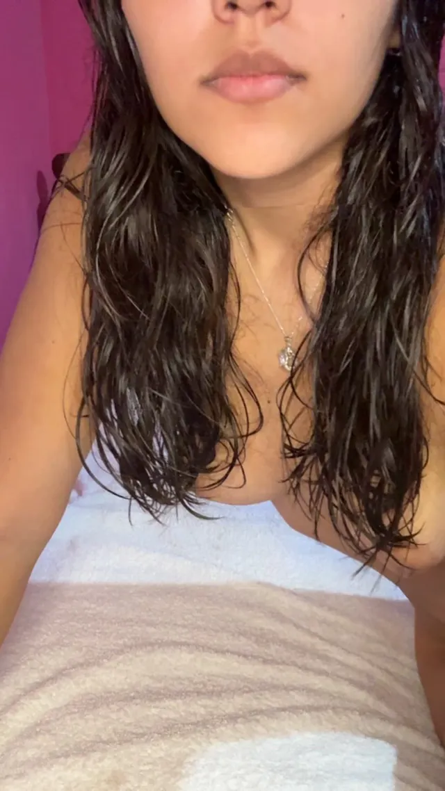 Latina ass clapping for daddy.