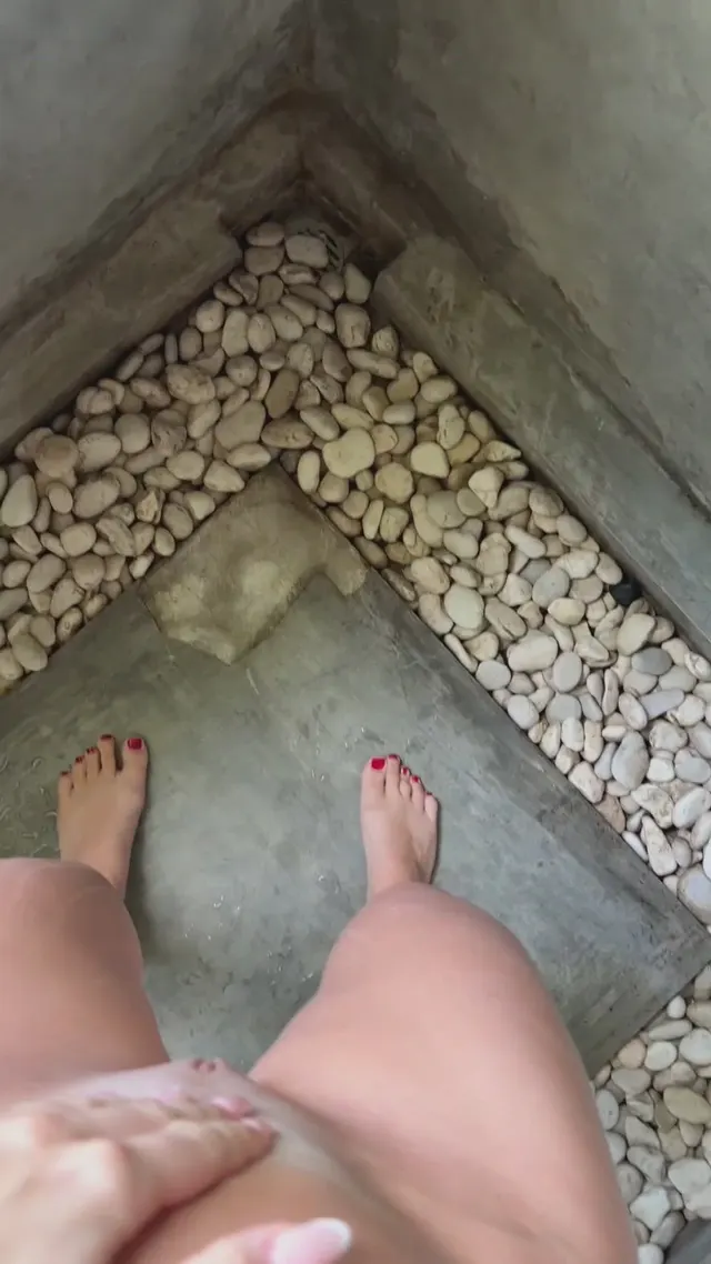 that spray would be perfect on your face [F]