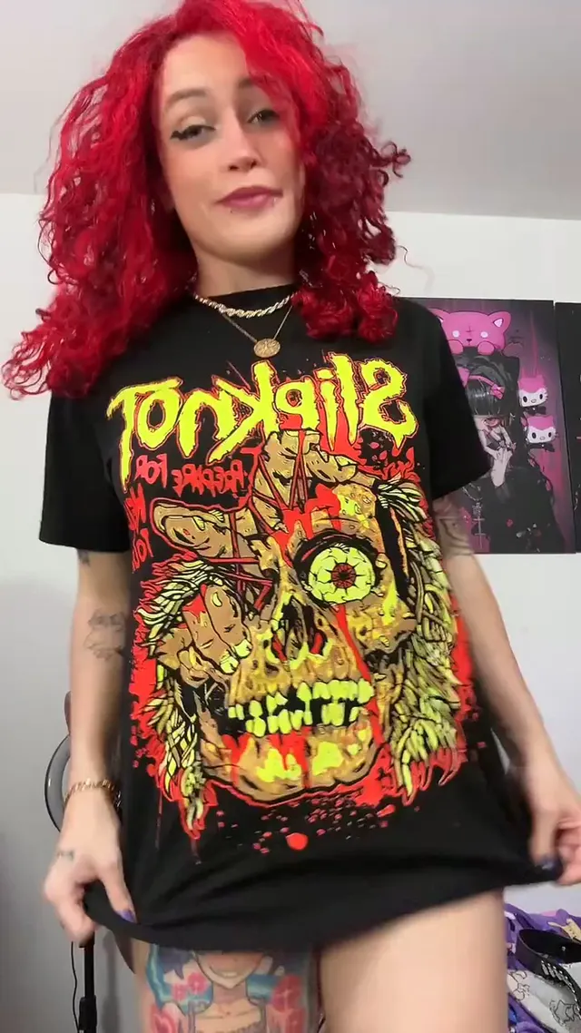 Hoping me being naked distracts from my messy hair