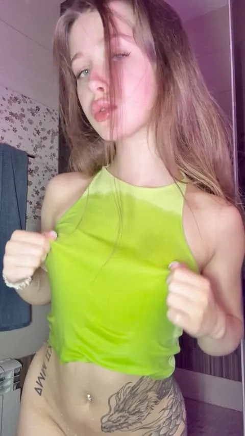 I love getting wet and clingy 🥵