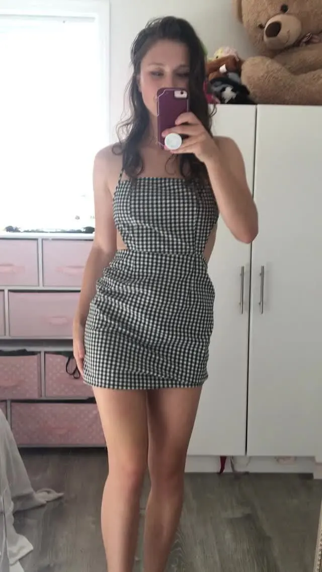 Is this the right way to wear a slutty sundress? 🤔