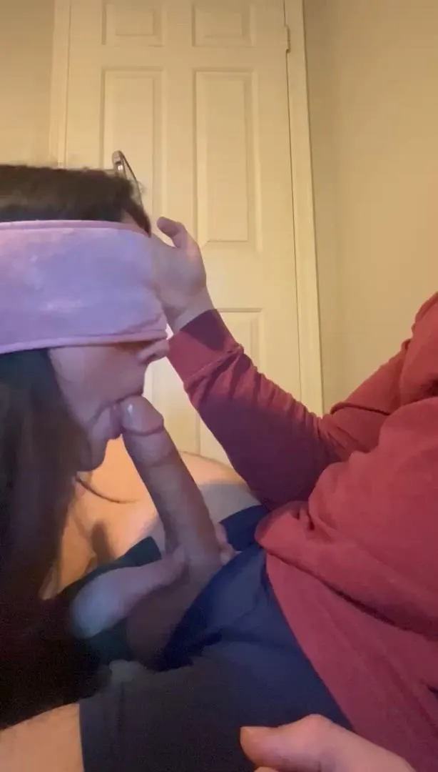 I love sucking cock but he would rather scroll through tinder