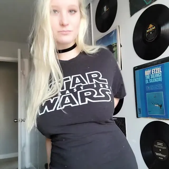 Happy titty Tuesday! Here's my Star Wars titties :) [oc] [gif]