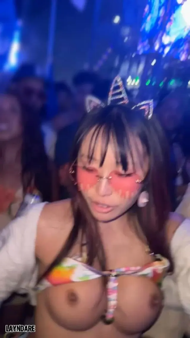 Hotwife gets more and more wild as the day progresses at a music festival 😵‍💫