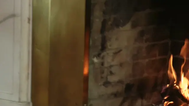 Kissing while getting peed 