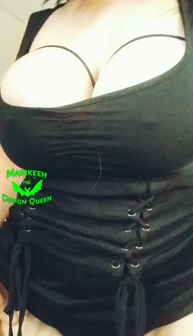 Spotify, play Corpse slutty Playlist mix