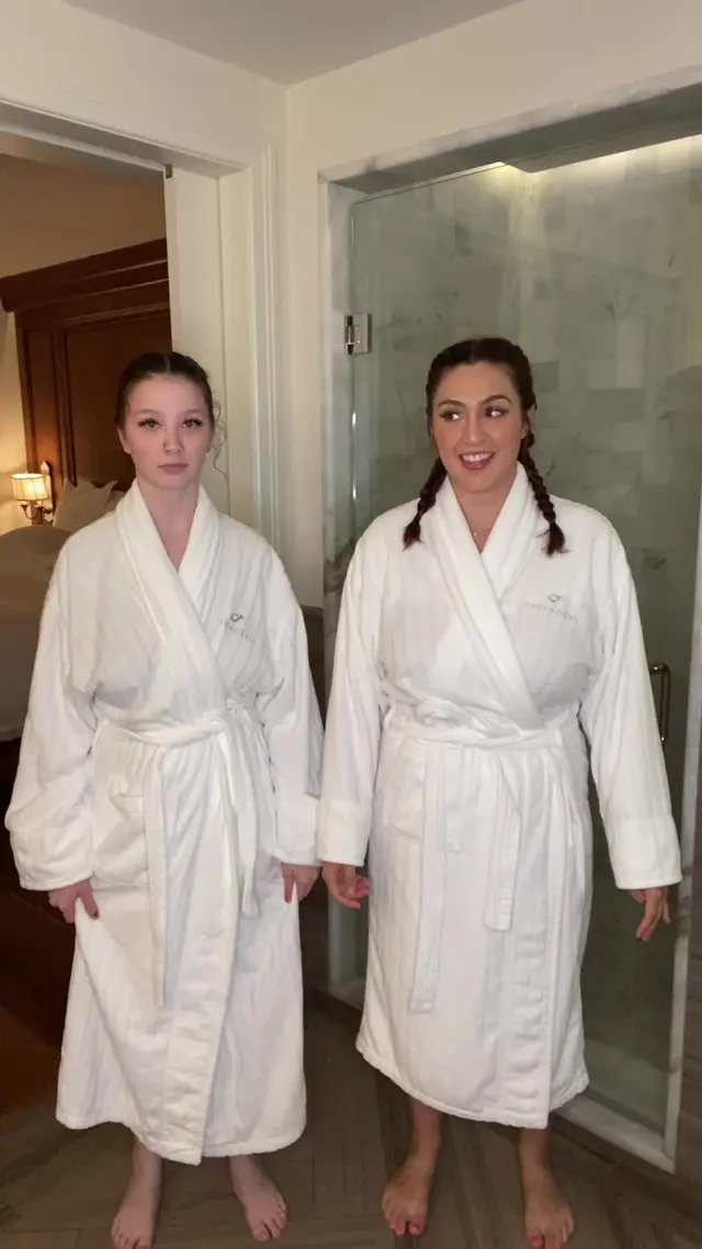 What's better than one pair of titties dropping? 🤔 [OC]