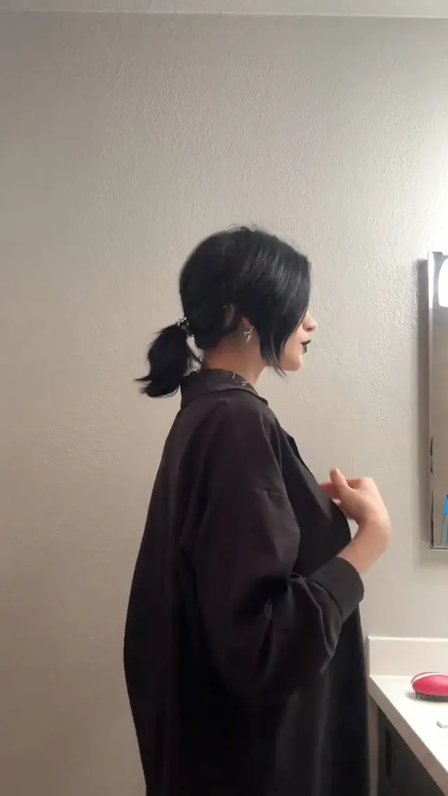 Submissive goth at your service