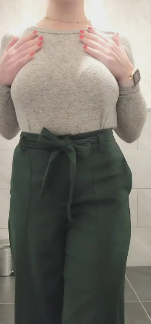 A wide pussy spread in the bathroom at work